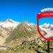 De roadtrip Grand Tour of Switzerland is een 'must-do' voor je reisbucketlist Doorkruist vier taalgebieden, vijf Alpenpassen, 13 UNESCO-werelderfgoedlocaties, twee biosferen en 22 meren. De Grand Tour of Switzerland is een uitzonderlijke roadtrip.
